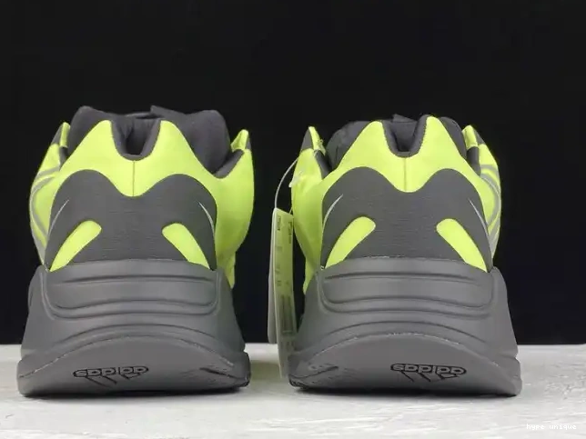 hype MNVN Adidas FY3727 Boost 700 Yeezy Phosphor 0613